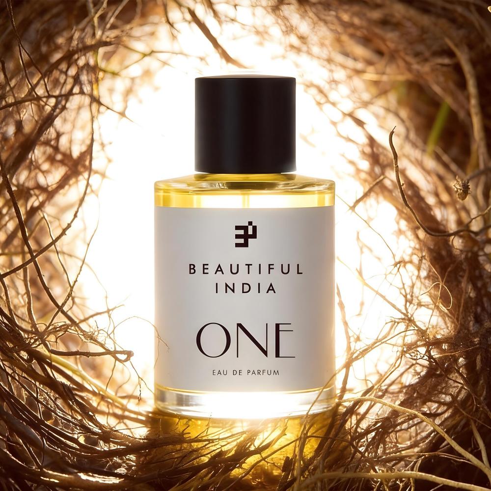 One Eau de Parfum in a nest of dried roots