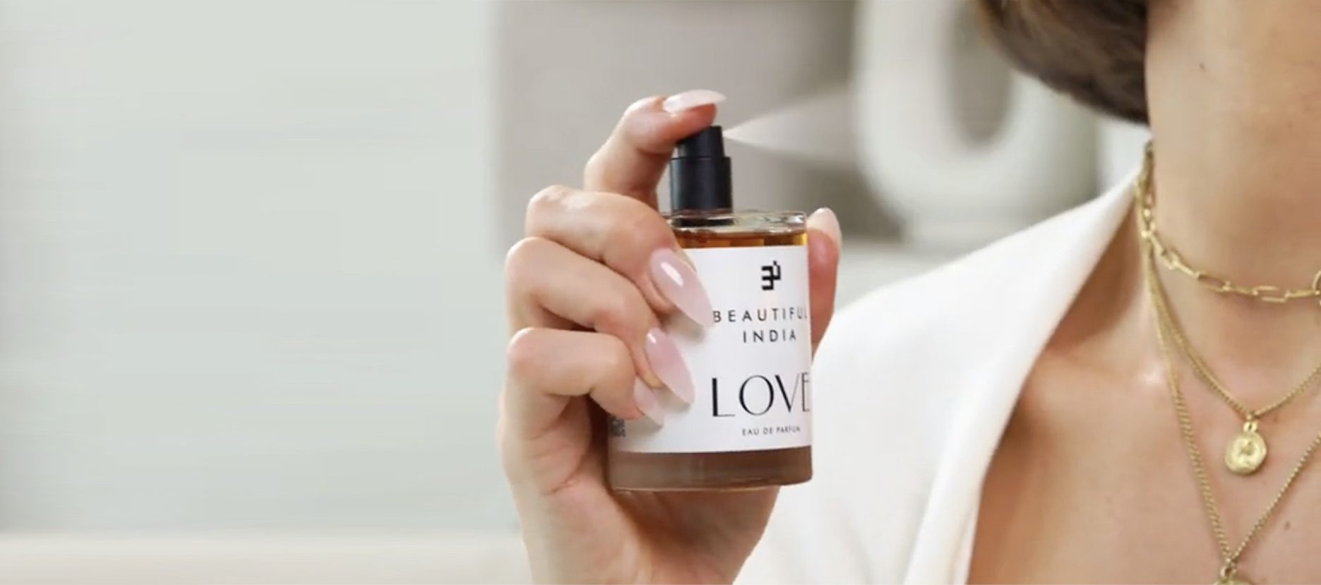 How to Choose a Signature Luxury Perfume You Will Wear Forever